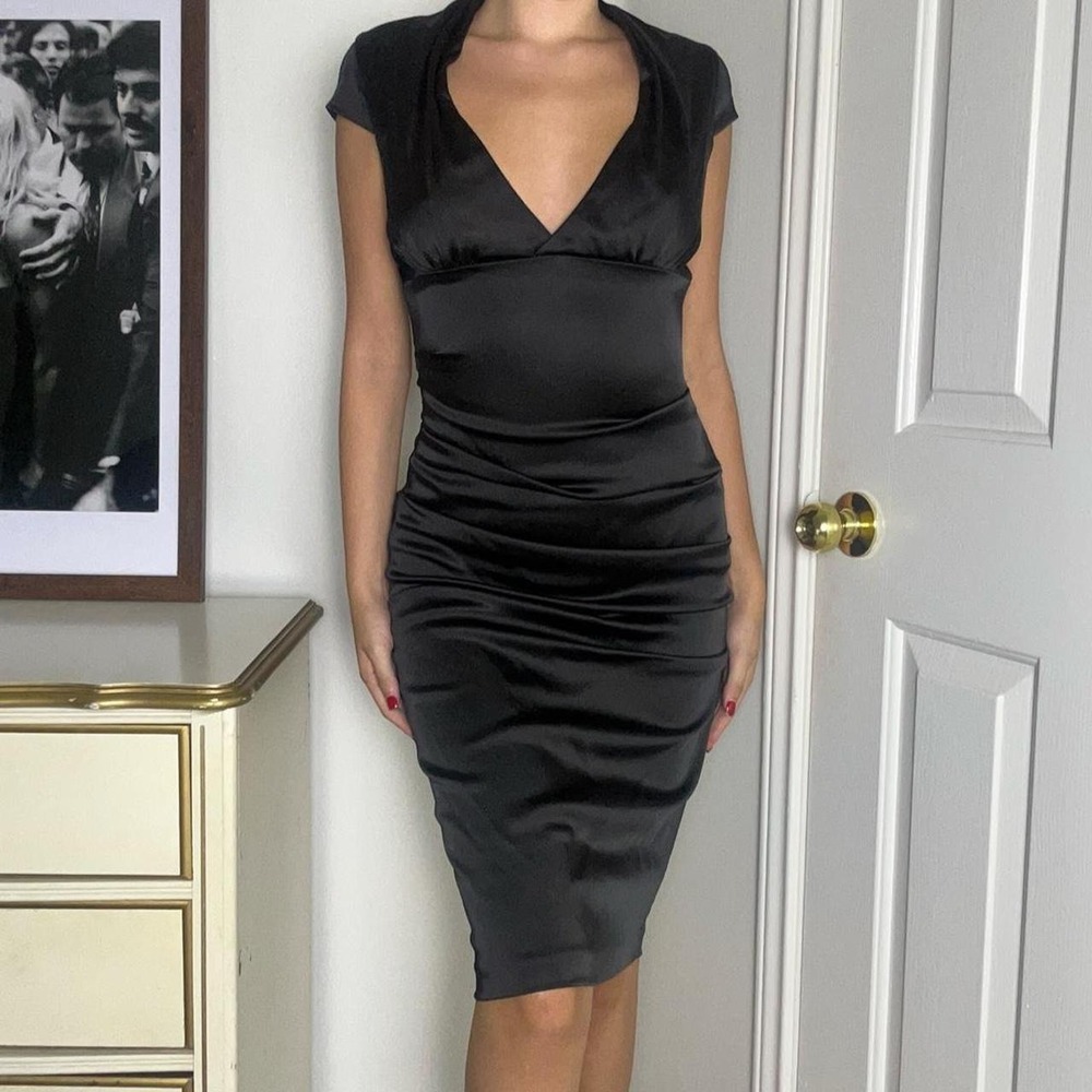 00s caché satin vneck fitted midi dress with ruching